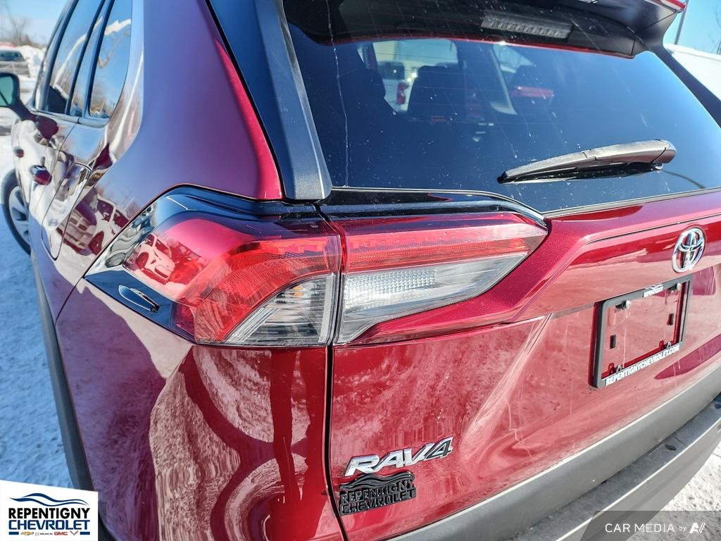 2020 Toyota RAV4 LE in Charlemagne, Quebec - 9 - w1024h768px