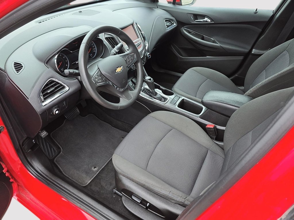 2018 Chevrolet Cruze LT TURBO in Rivière-du-Loup, Quebec - 8 - w1024h768px