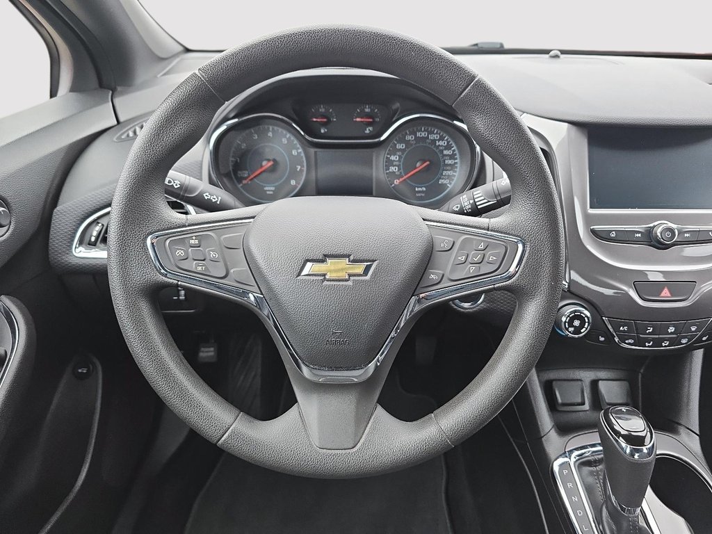 2018 Chevrolet Cruze LT TURBO in Rivière-du-Loup, Quebec - 11 - w1024h768px