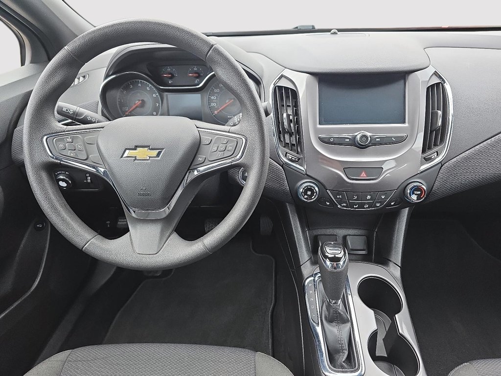2018 Chevrolet Cruze LT TURBO in Rivière-du-Loup, Quebec - 9 - w1024h768px