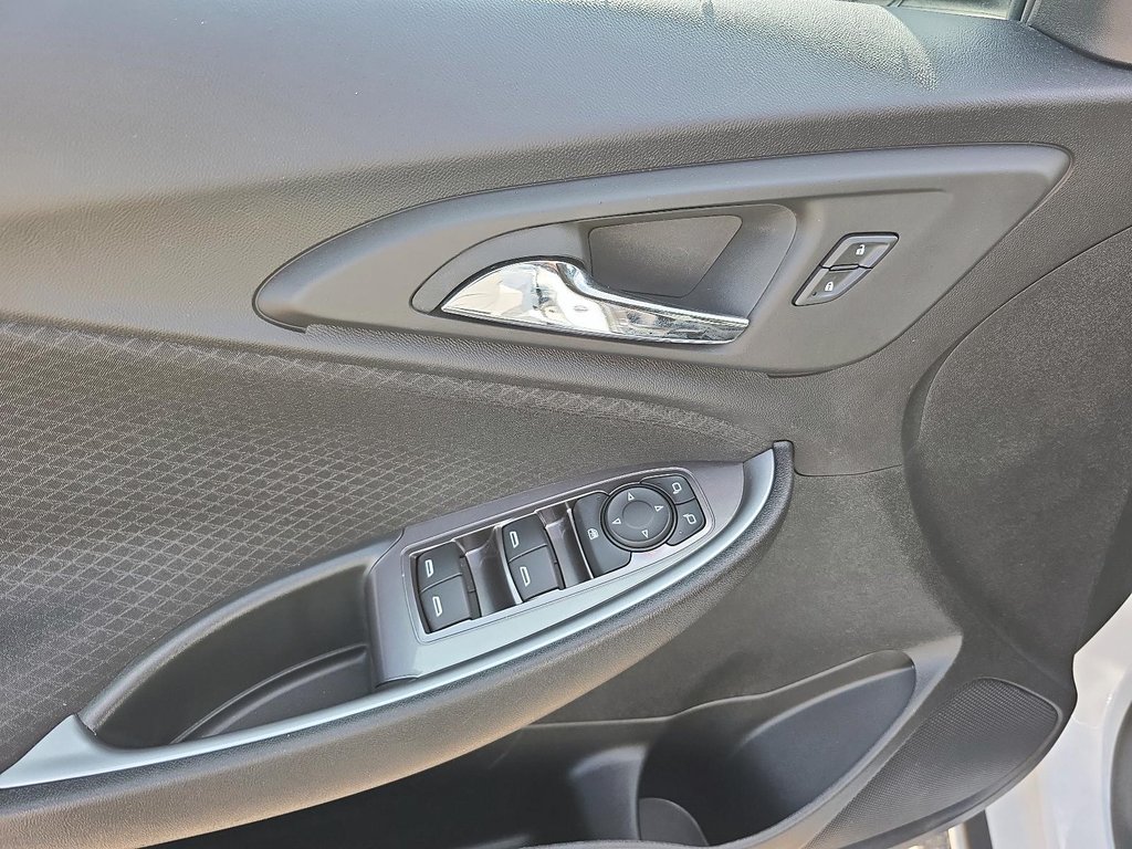Chevrolet Malibu LS 2024 à Rivière-du-Loup, Québec - 10 - w1024h768px