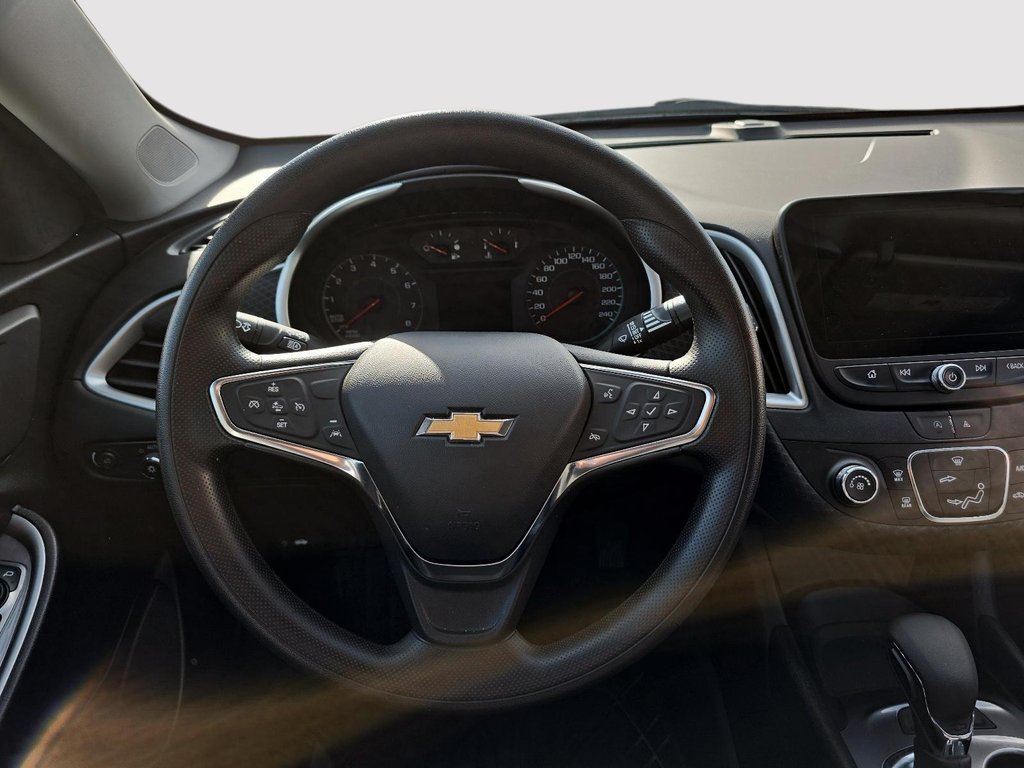 Chevrolet Malibu LS 2024 à Rivière-du-Loup, Québec - 11 - w1024h768px