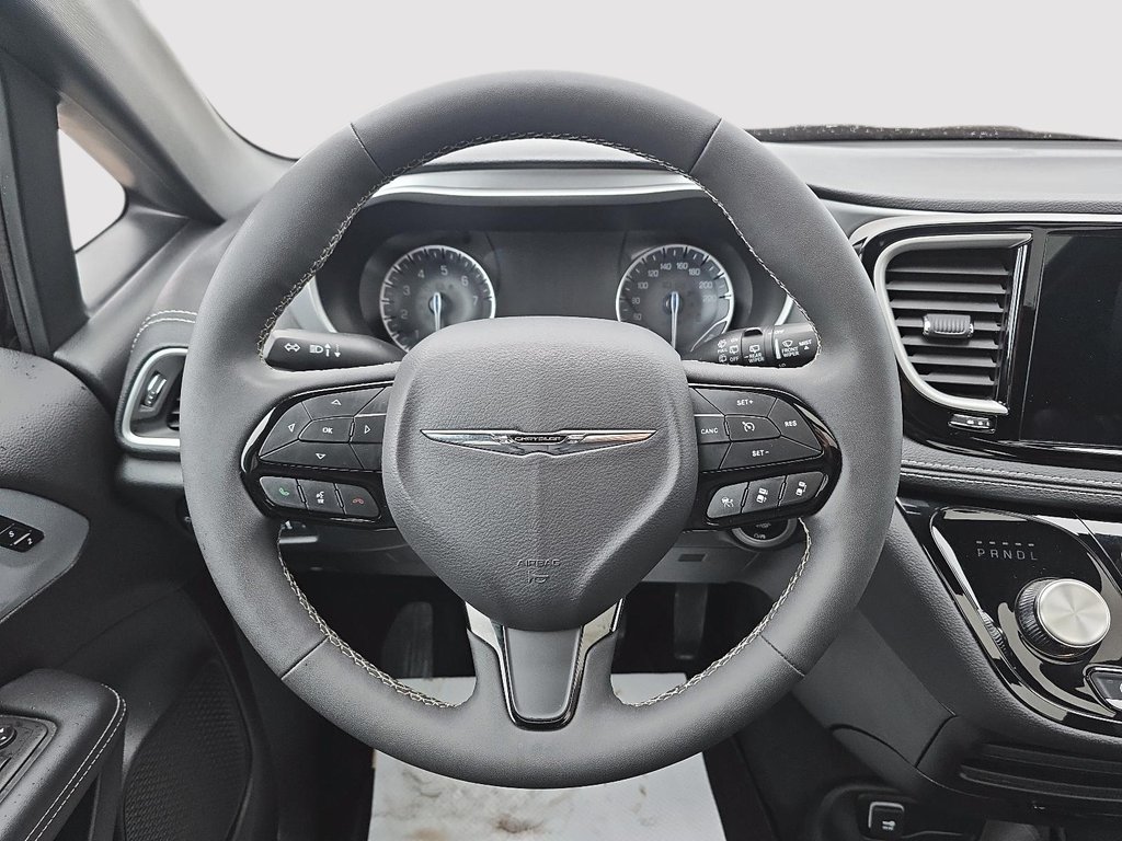 Chrysler PACIFICA Touring L 2024 à Rivière-du-Loup, Québec - 13 - w1024h768px