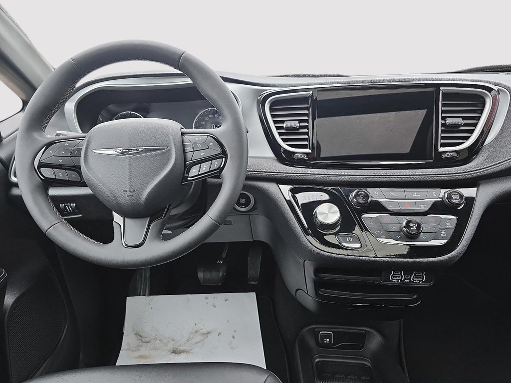 Chrysler PACIFICA Touring L 2024 à Rivière-du-Loup, Québec - 11 - w1024h768px