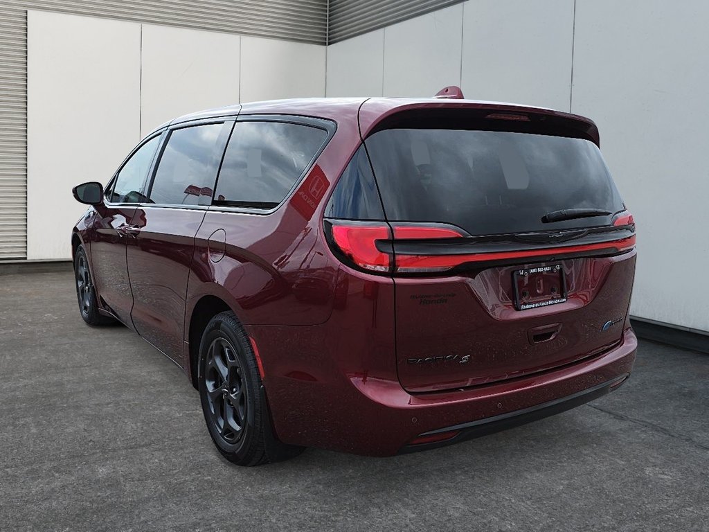 2022 Chrysler Pacifica Touring L Hybride in Rivière-du-Loup, Quebec - 4 - w1024h768px