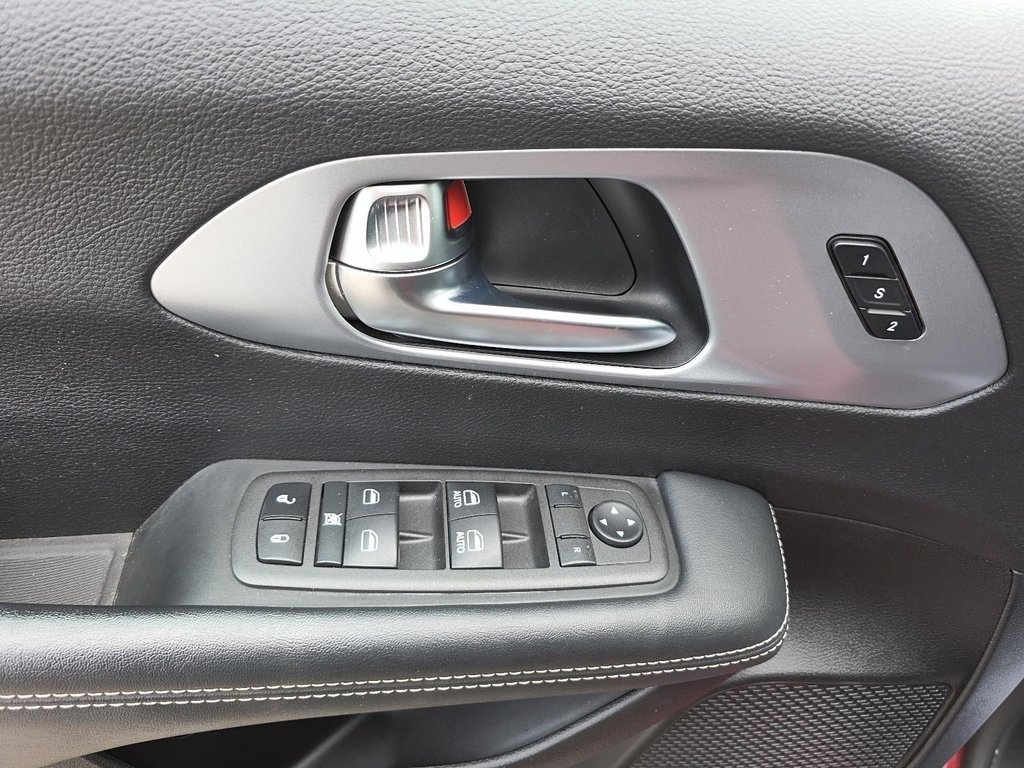 2022 Chrysler Pacifica Touring L Hybride in Rivière-du-Loup, Quebec - 11 - w1024h768px