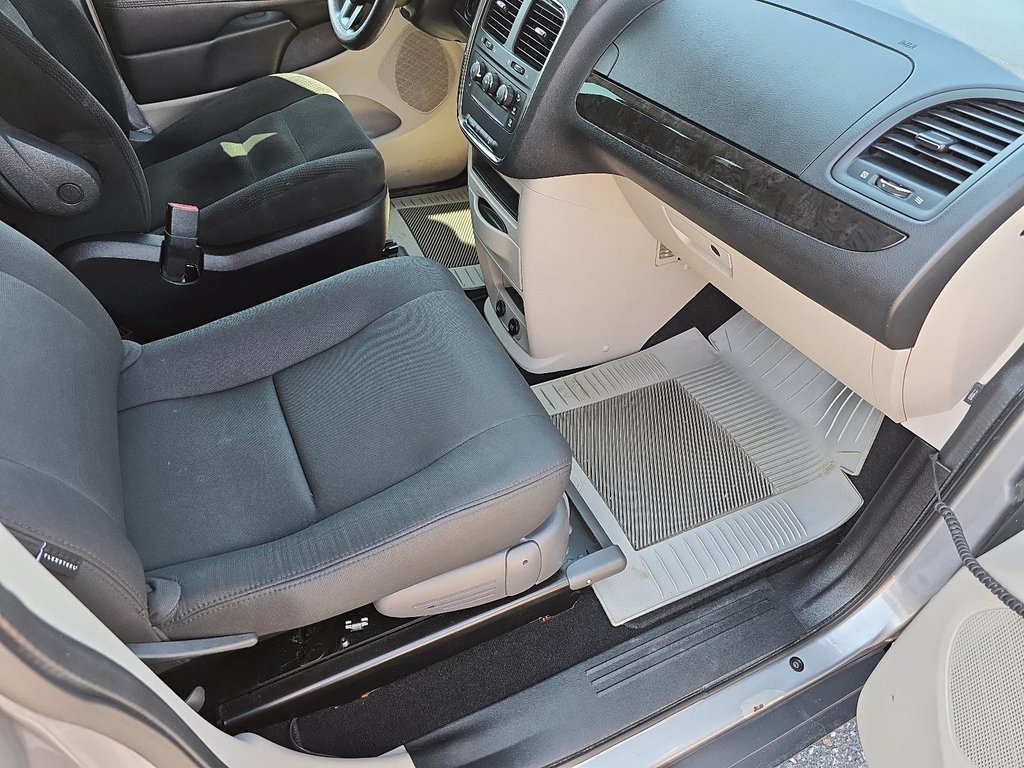 Dodge Grand Caravan Adapté  2015 à Rivière-du-Loup, Québec - 14 - w1024h768px