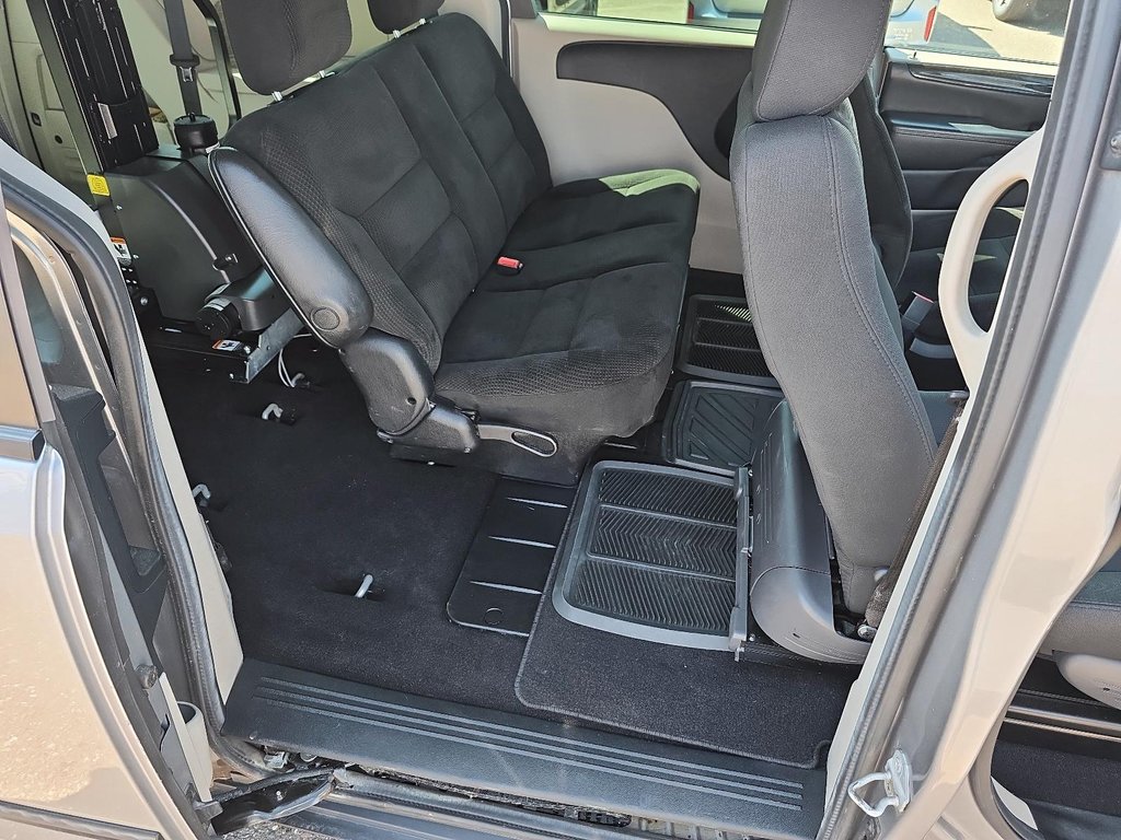 Dodge Grand Caravan Adapté  2015 à Rivière-du-Loup, Québec - 15 - w1024h768px