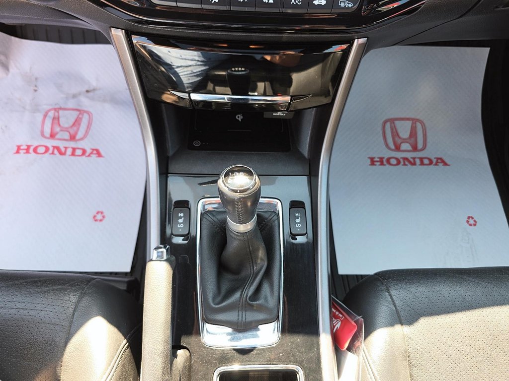 2017 Honda ACCORD CPE TOURING L4 in Rivière-du-Loup, Quebec - 14 - w1024h768px