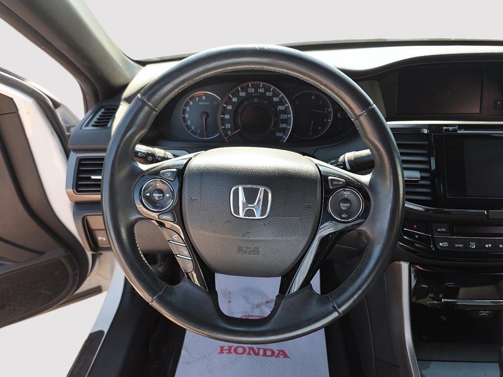2017 Honda ACCORD CPE TOURING L4 in Rivière-du-Loup, Quebec - 11 - w1024h768px