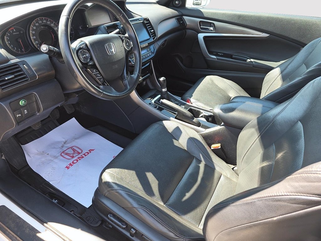 2017 Honda ACCORD CPE TOURING L4 in Rivière-du-Loup, Quebec - 8 - w1024h768px