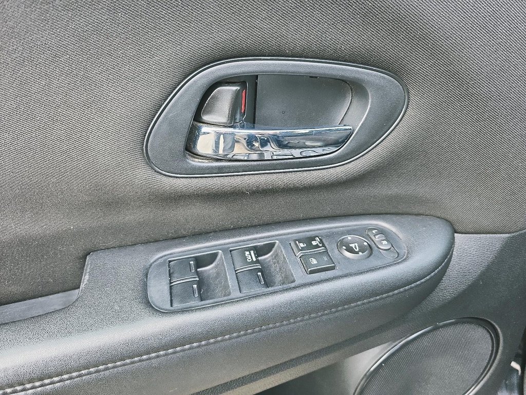 2017 Honda HR-V LX 2WD in Rivière-du-Loup, Quebec - 10 - w1024h768px