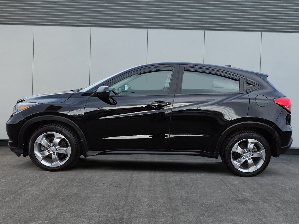 2017 Honda HR-V LX 2WD in Rivière-du-Loup, Quebec - 5 - w1024h768px