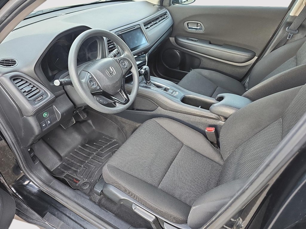 2017 Honda HR-V LX 2WD in Rivière-du-Loup, Quebec - 8 - w1024h768px