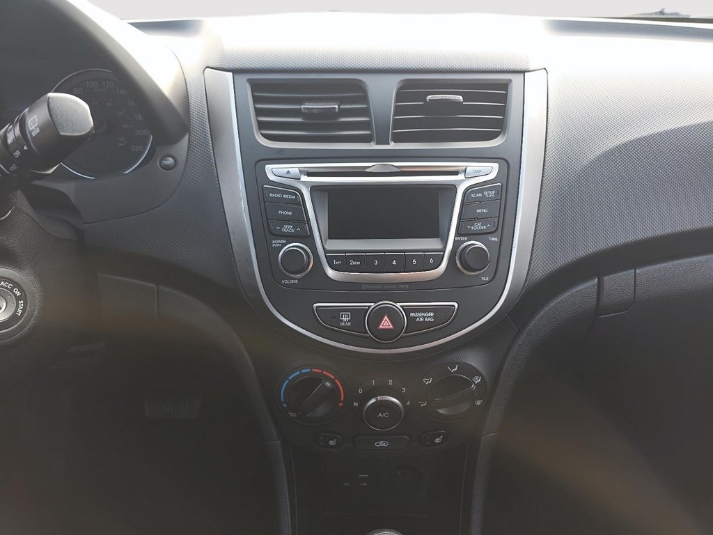 Hyundai Accent GL 2016 à Rivière-du-Loup, Québec - 13 - w1024h768px