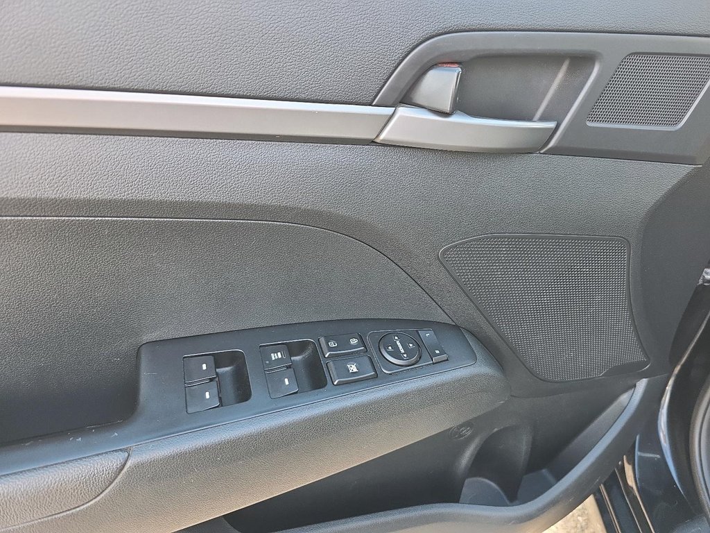 2018 Hyundai Elantra SE in Rivière-du-Loup, Quebec - 9 - w1024h768px