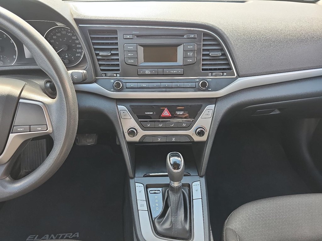 2018 Hyundai Elantra SE in Rivière-du-Loup, Quebec - 12 - w1024h768px