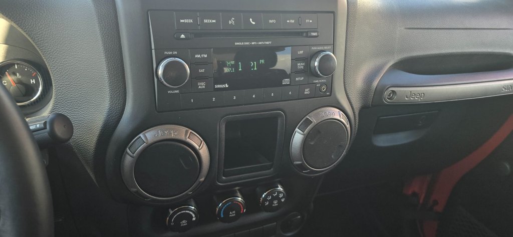 2015 Jeep WRANGLER WILLYS in Rivière-du-Loup, Quebec - 14 - w1024h768px