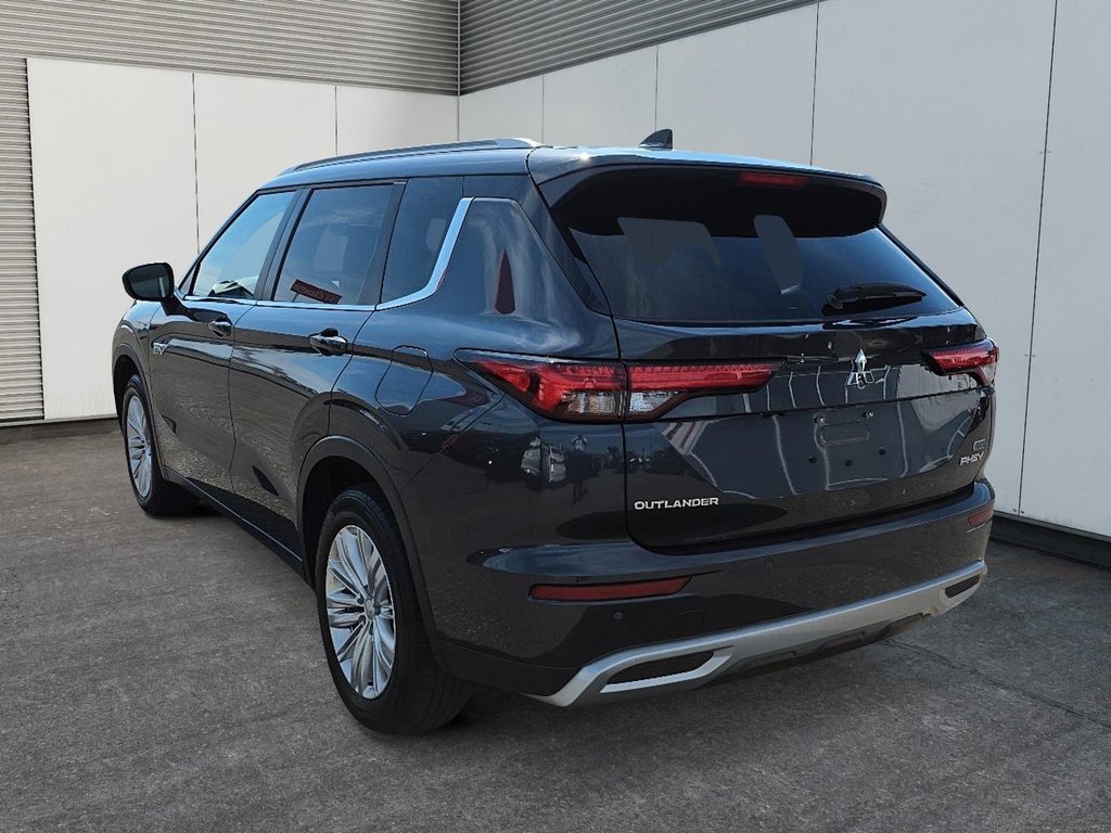 2024 Mitsubishi Outlander LE PHEV in Rivière-du-Loup, Quebec - 4 - w1024h768px