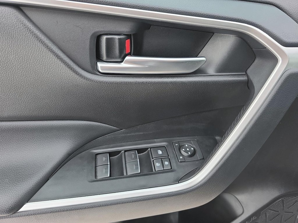 2025 Toyota RAV4 Hybrid XLE in Rivière-du-Loup, Quebec - 10 - w1024h768px