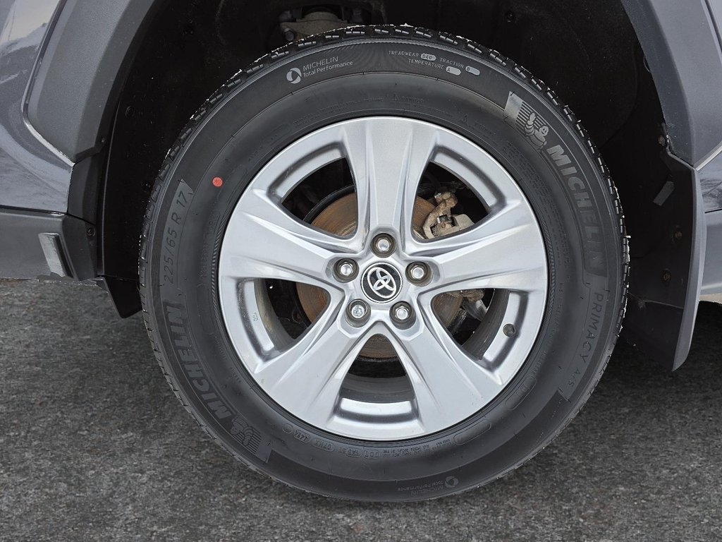 2025 Toyota RAV4 Hybrid XLE in Rivière-du-Loup, Quebec - 7 - w1024h768px