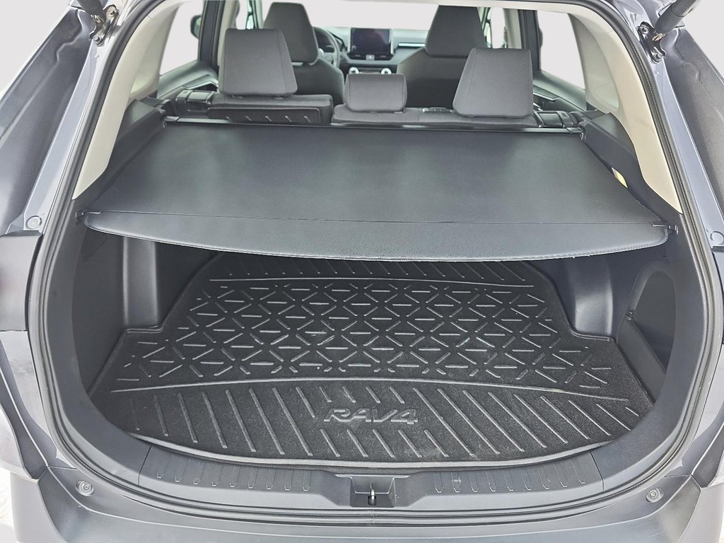 2025 Toyota RAV4 Hybrid XLE in Rivière-du-Loup, Quebec - 6 - w1024h768px