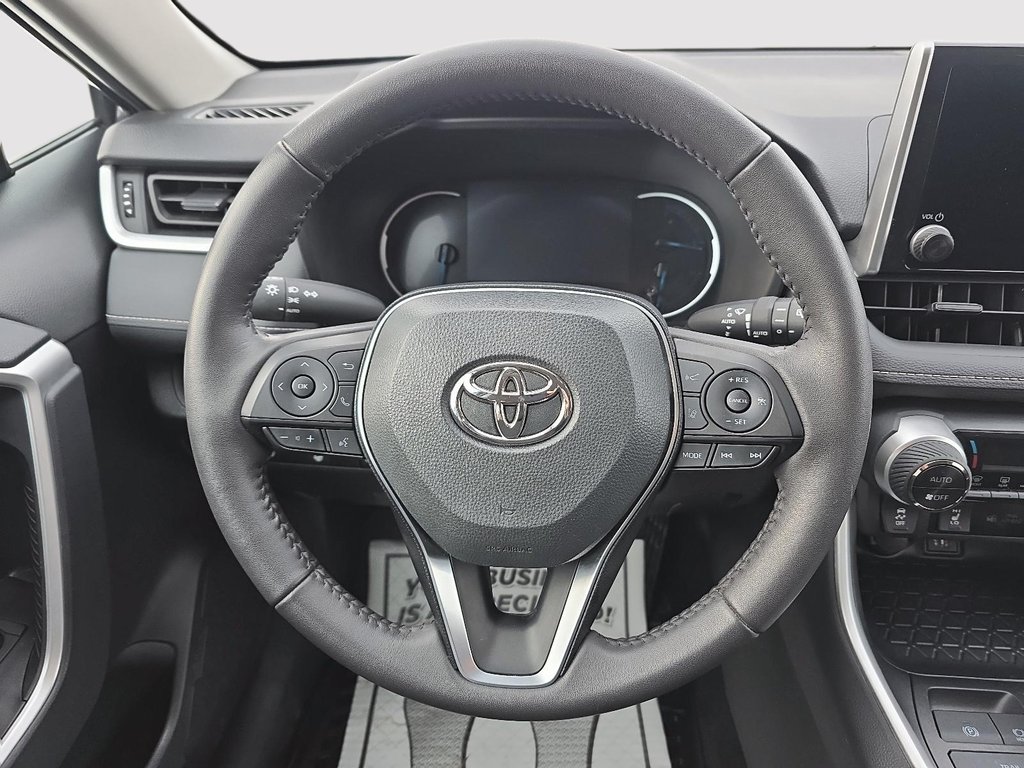 2025 Toyota RAV4 Hybrid XLE in Rivière-du-Loup, Quebec - 11 - w1024h768px