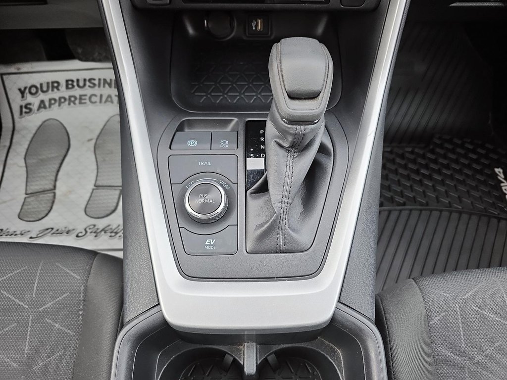 2025 Toyota RAV4 Hybrid XLE in Rivière-du-Loup, Quebec - 14 - w1024h768px