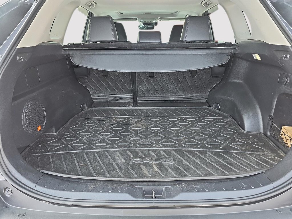 Toyota RAV4 Limited 2022 à Rivière-du-Loup, Québec - 6 - w1024h768px