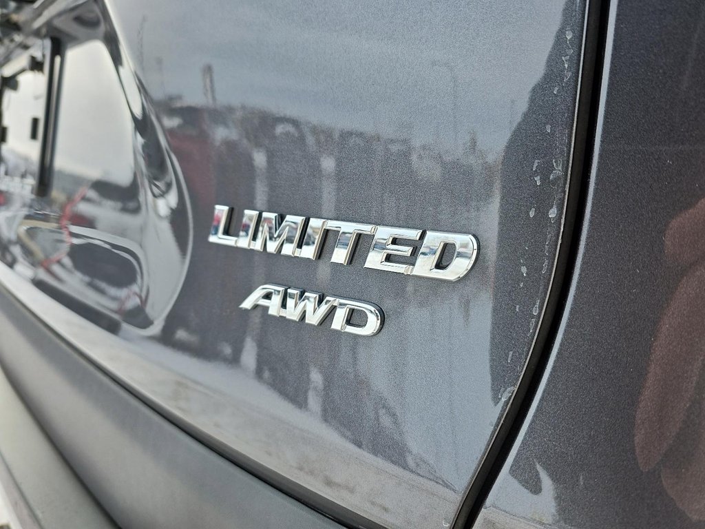Toyota RAV4 Limited 2022 à Rivière-du-Loup, Québec - 14 - w1024h768px