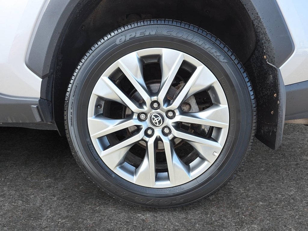 2022 Toyota RAV4 Limited in Rivière-du-Loup, Quebec - 7 - w1024h768px