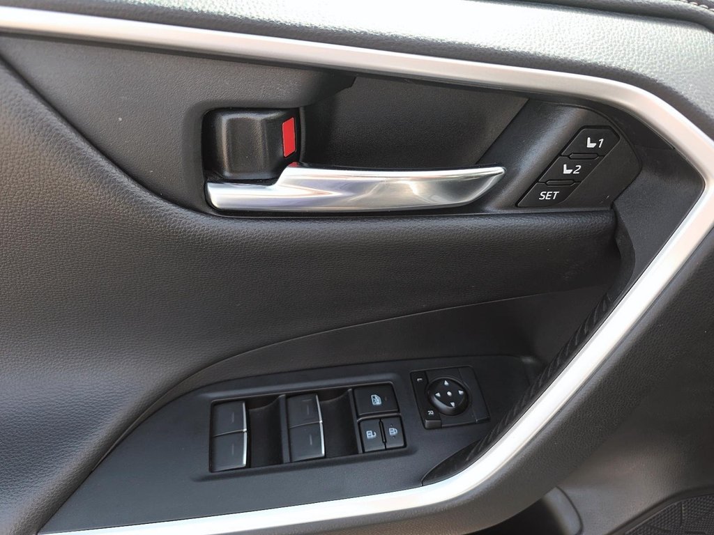 2022 Toyota RAV4 Limited in Rivière-du-Loup, Quebec - 10 - w1024h768px