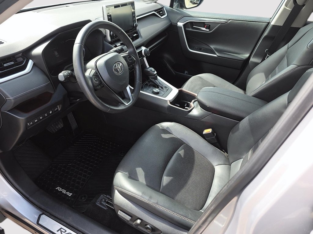2022 Toyota RAV4 Limited in Rivière-du-Loup, Quebec - 8 - w1024h768px