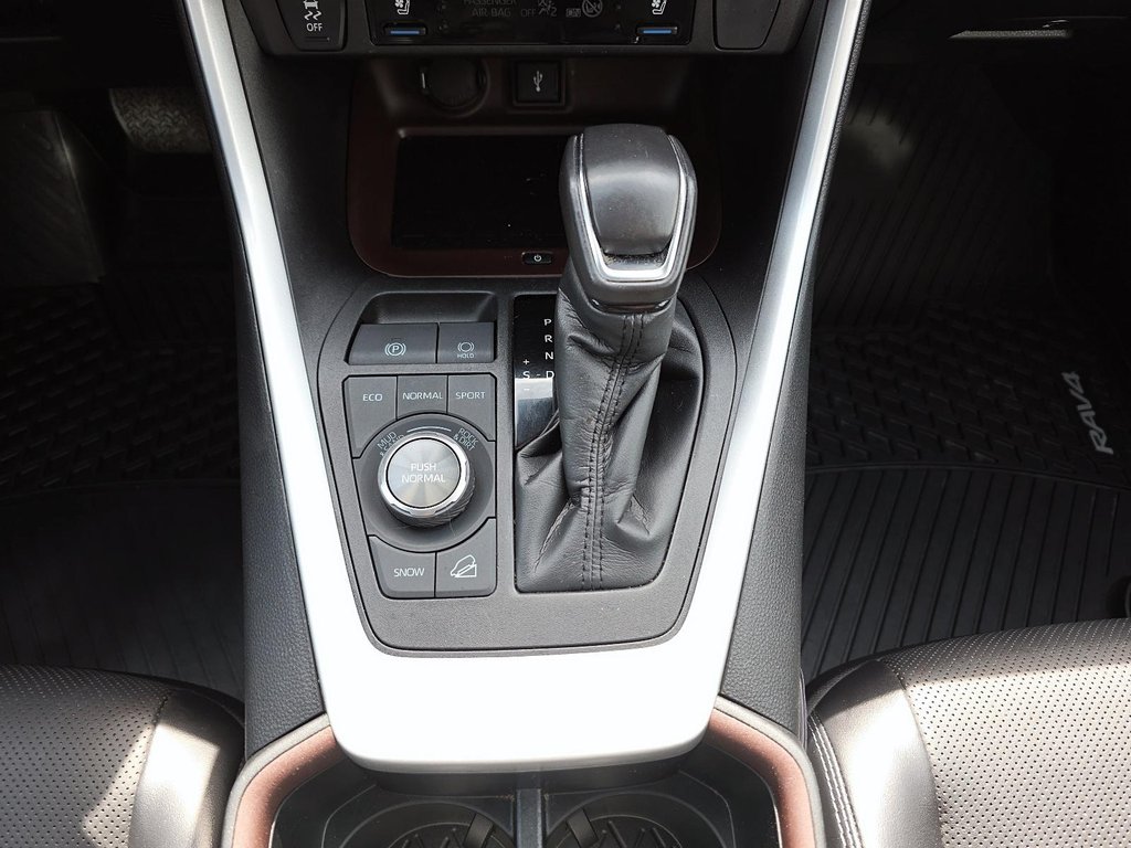 2022 Toyota RAV4 Limited in Rivière-du-Loup, Quebec - 14 - w1024h768px