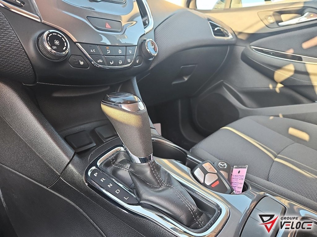 Chevrolet Cruze LT *AUTOMATIQUE, ÉCRAN, FWD* 2018 à Rivière-du-Loup, Québec - 13 - w1024h768px
