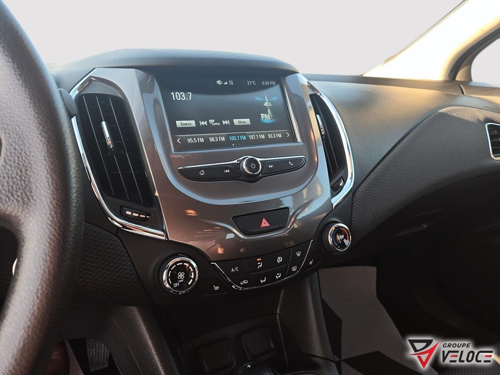 Chevrolet Cruze LT *AUTOMATIQUE, ÉCRAN, FWD* 2018 à Rivière-du-Loup, Québec - 12 - w1024h768px