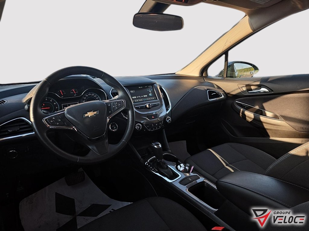 Chevrolet Cruze LT *AUTOMATIQUE, ÉCRAN, FWD* 2018 à Rivière-du-Loup, Québec - 7 - w1024h768px