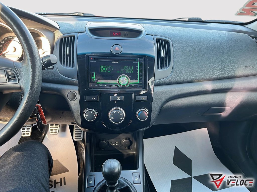 2010 Kia Forte Koup LX in Riviere-du-Loup, Quebec - 9 - w1024h768px