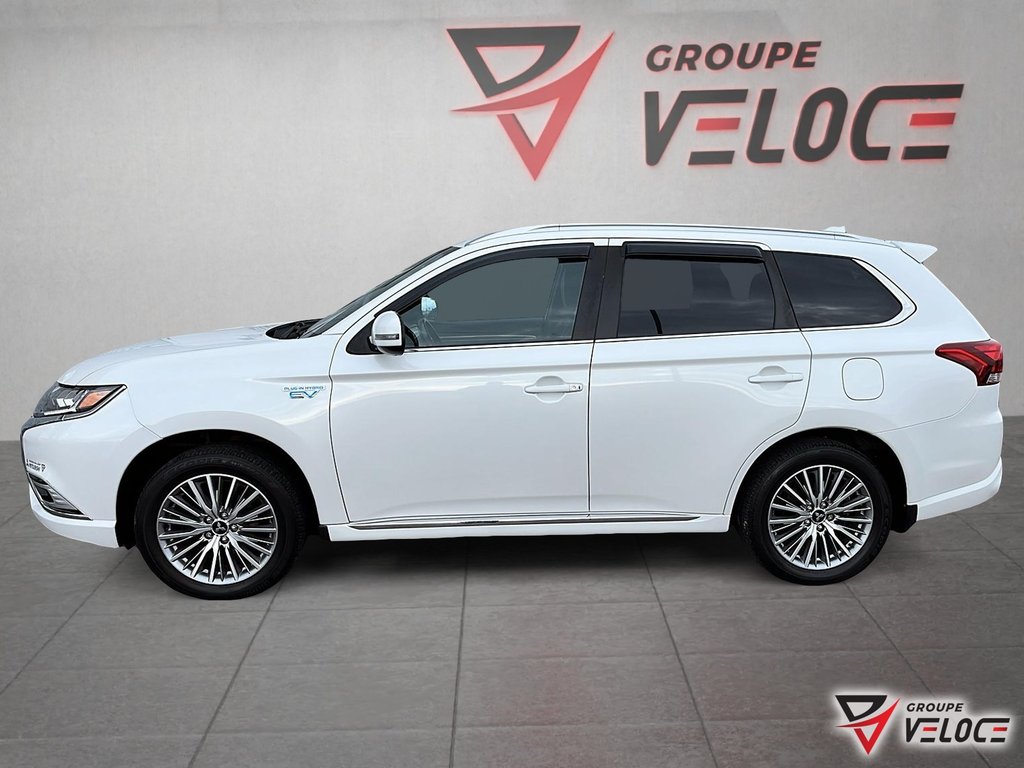 2020 Mitsubishi Outlander PHEV SEL in Riviere-du-Loup, Quebec - 3 - w1024h768px