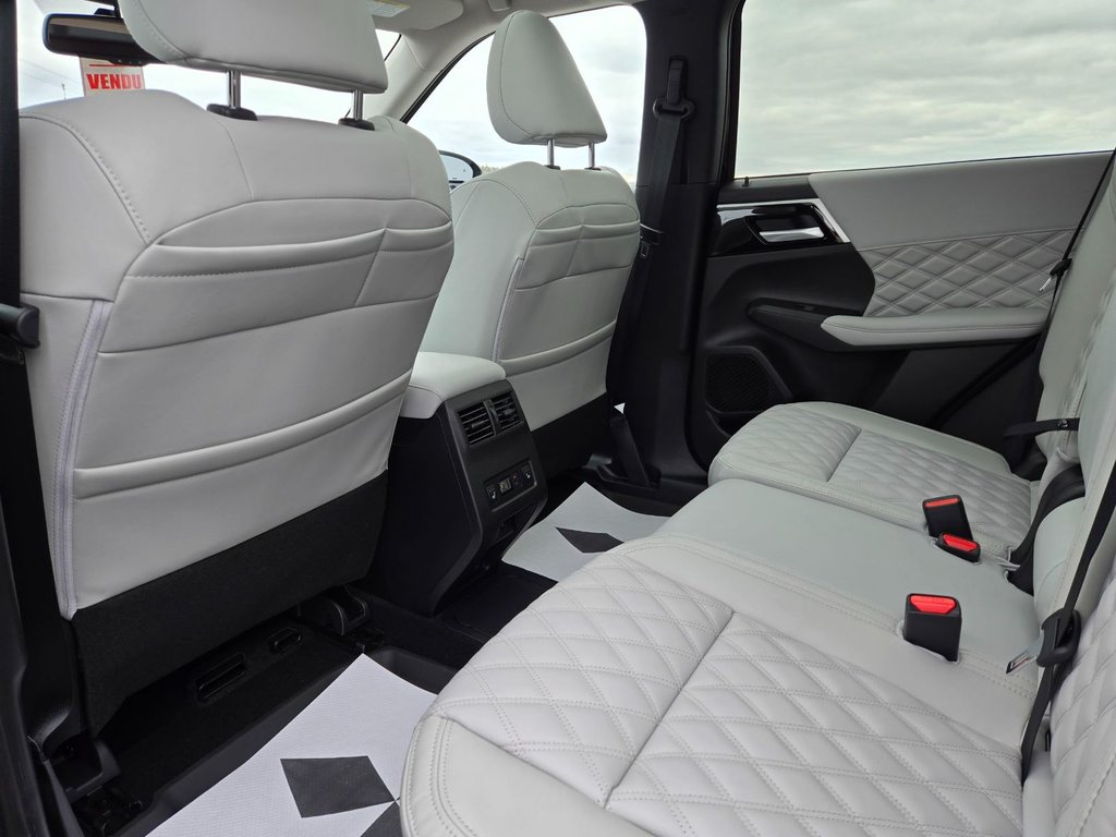 Mitsubishi Outlander Plug-In Hybrid SEL 2025 à Rivière-du-Loup, Québec - 7 - w1024h768px