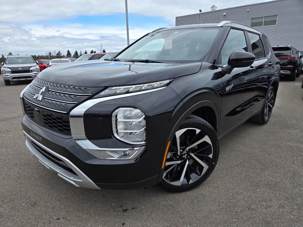 Mitsubishi Outlander Plug-In Hybrid SEL 2025 à Rivière-du-Loup, Québec - 1 - w1024h768px