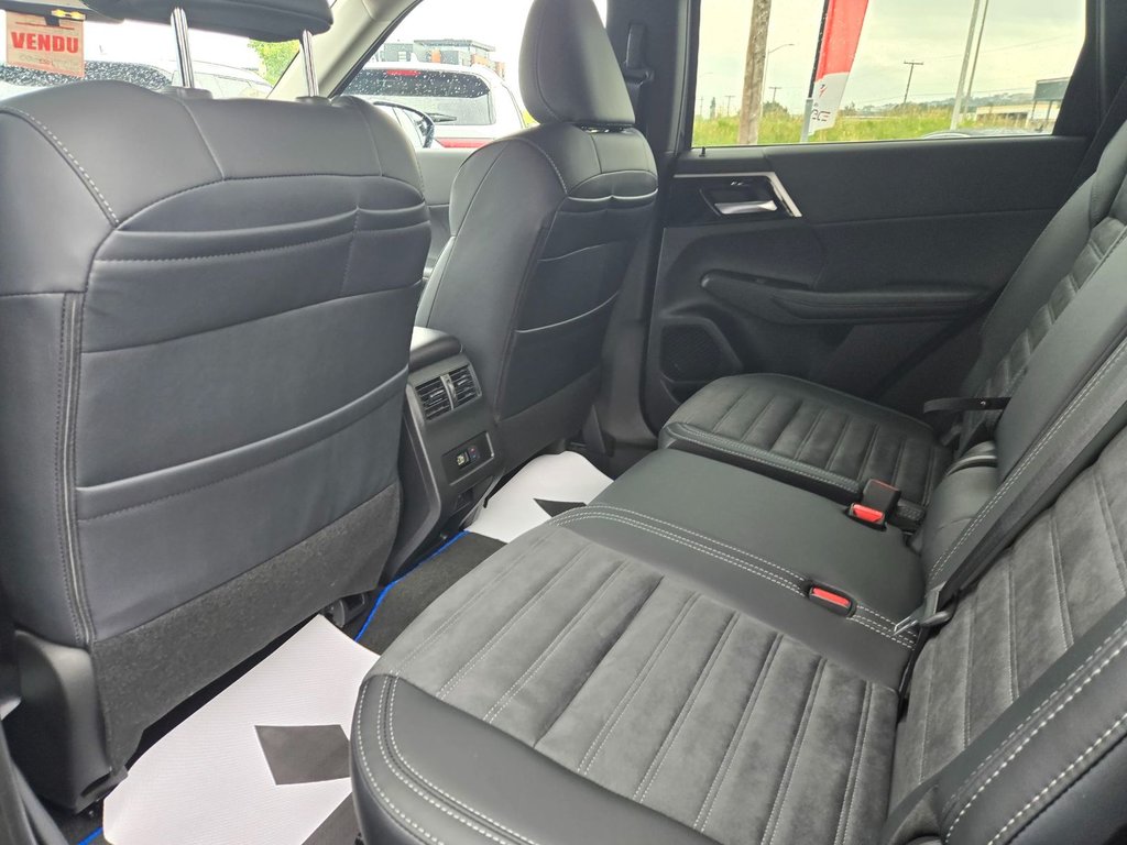 Mitsubishi Outlander Plug-In Hybrid LE 2025 à Rivière-du-Loup, Québec - 7 - w1024h768px