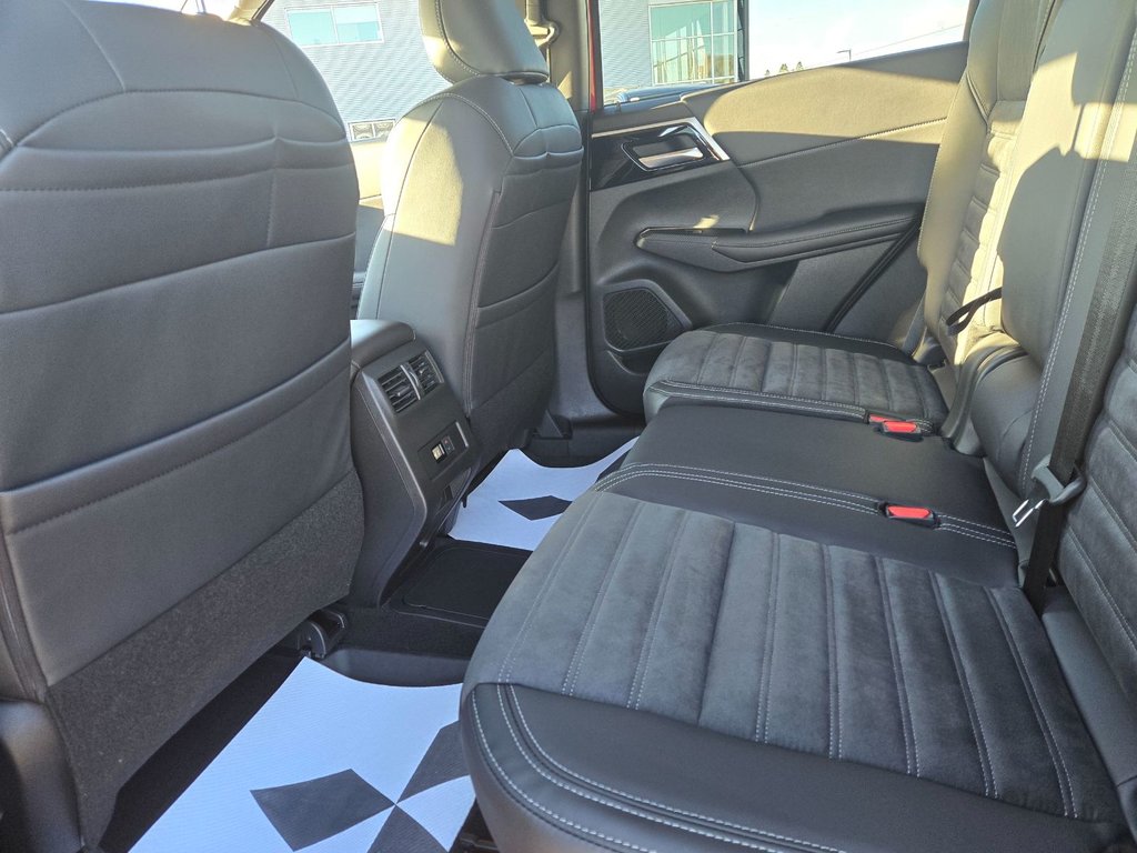 Mitsubishi Outlander Plug-In Hybrid LE 2025 à Rivière-du-Loup, Québec - 7 - w1024h768px