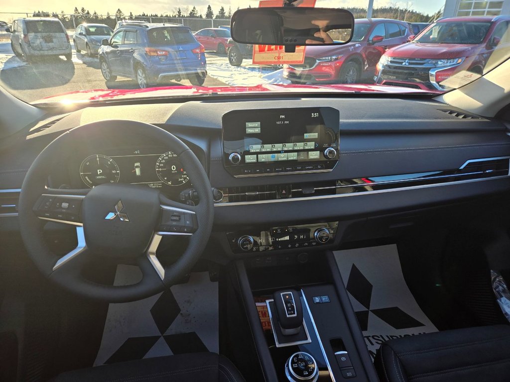 Mitsubishi Outlander Plug-In Hybrid LE 2025 à Rivière-du-Loup, Québec - 5 - w1024h768px