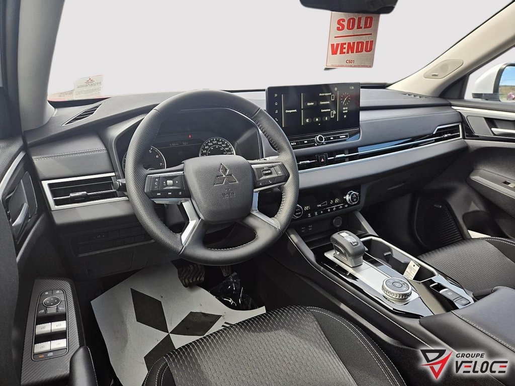 Mitsubishi Outlander ES S-AWC 2025 à Rivière-du-Loup, Québec - 8 - w1024h768px