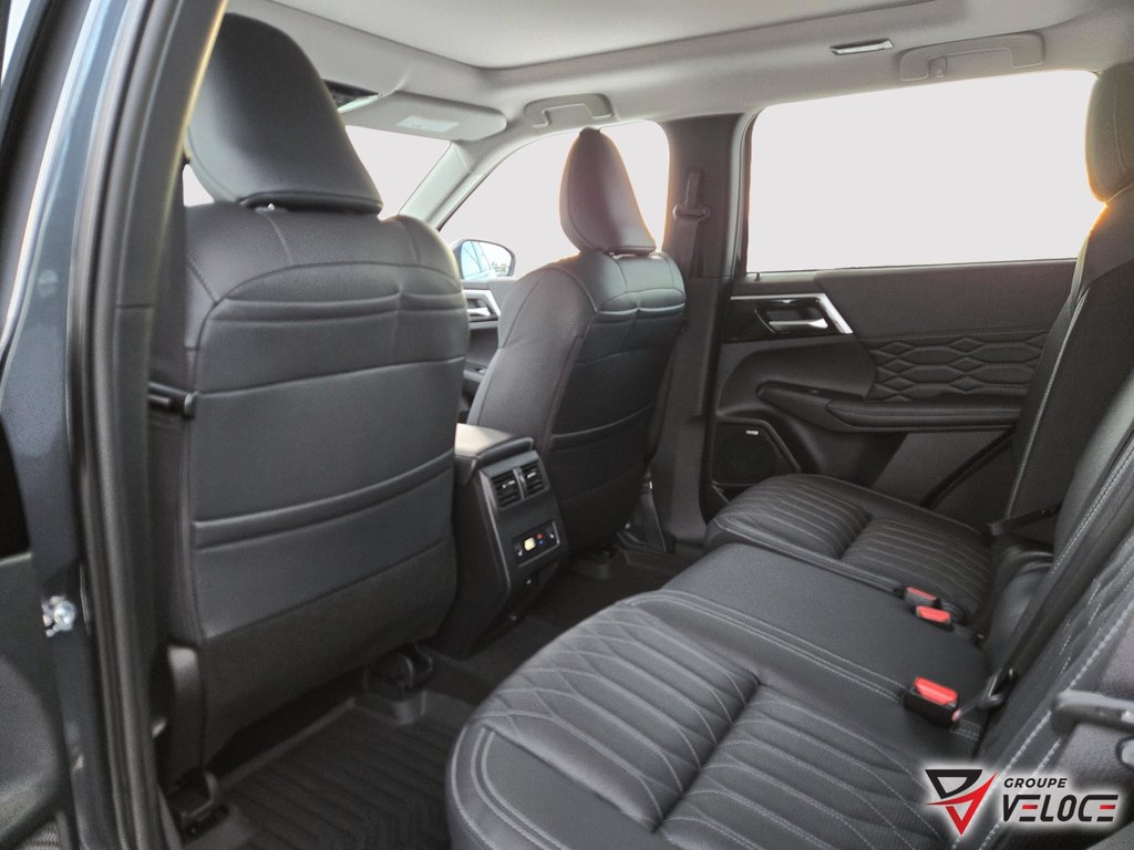 2026 Mitsubishi Outlander SEL in Riviere-du-Loup, Quebec - 5 - w1024h768px