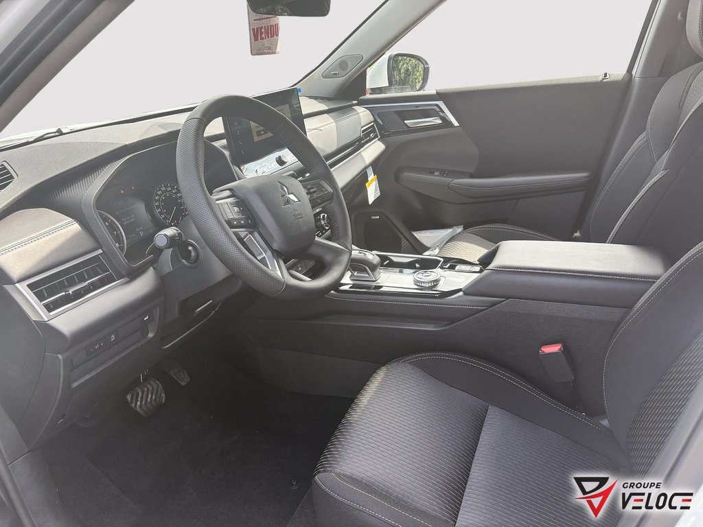 Mitsubishi Outlander SE 2026 à Rivière-du-Loup, Québec - 6 - w1024h768px