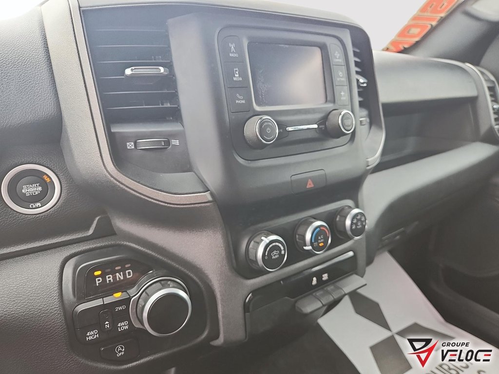 Ram 1500 Tradesman *V6 ETORQUE, CREWCAB* 2023 à Rivière-du-Loup, Québec - 12 - w1024h768px