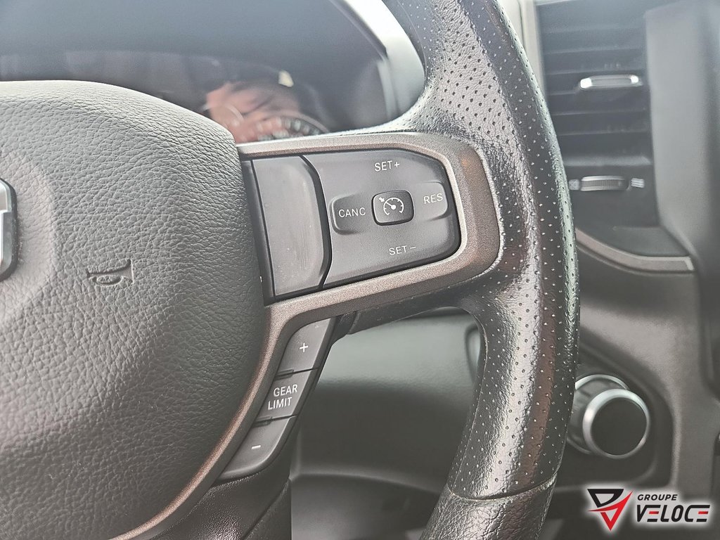 Ram 1500 Tradesman *V6 ETORQUE, CREWCAB* 2023 à Rivière-du-Loup, Québec - 11 - w1024h768px