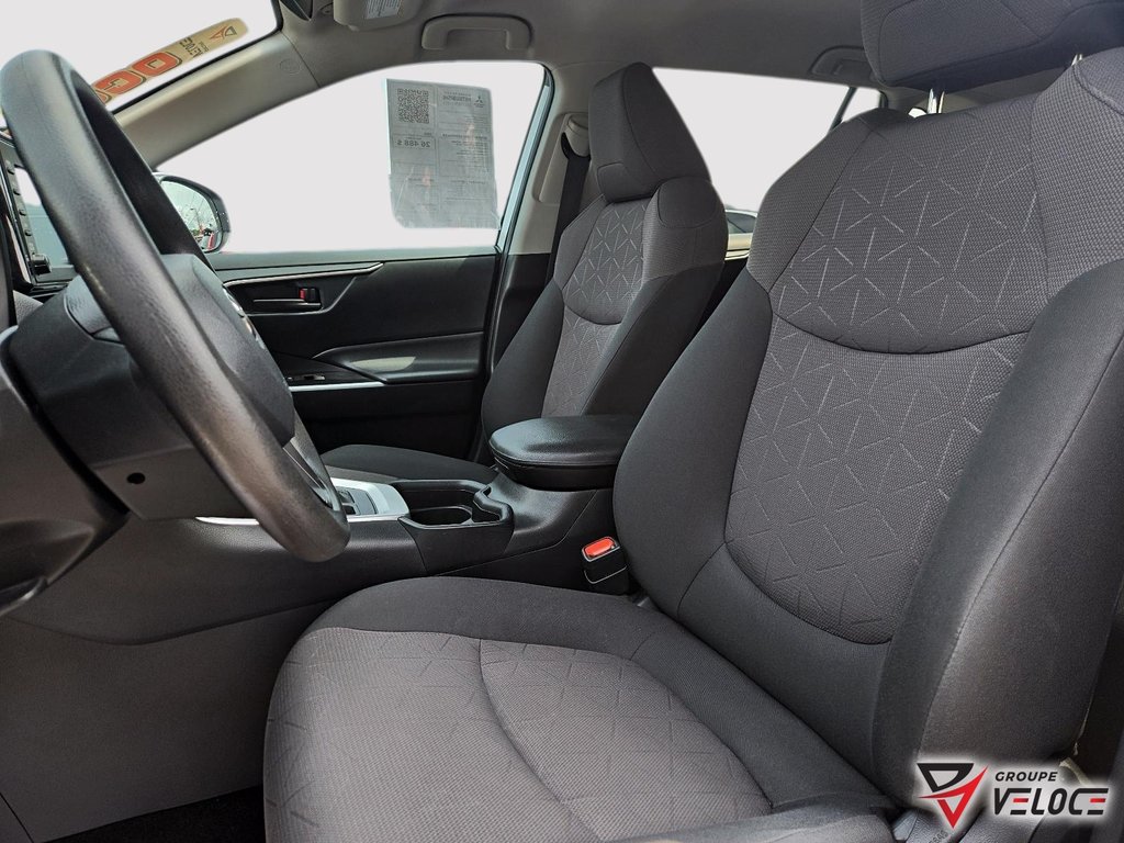 Toyota RAV4 LE *AWD, SIÈGES CHAUFFANTS, TISSU* 2019 à Rivière-du-Loup, Québec - 9 - w1024h768px